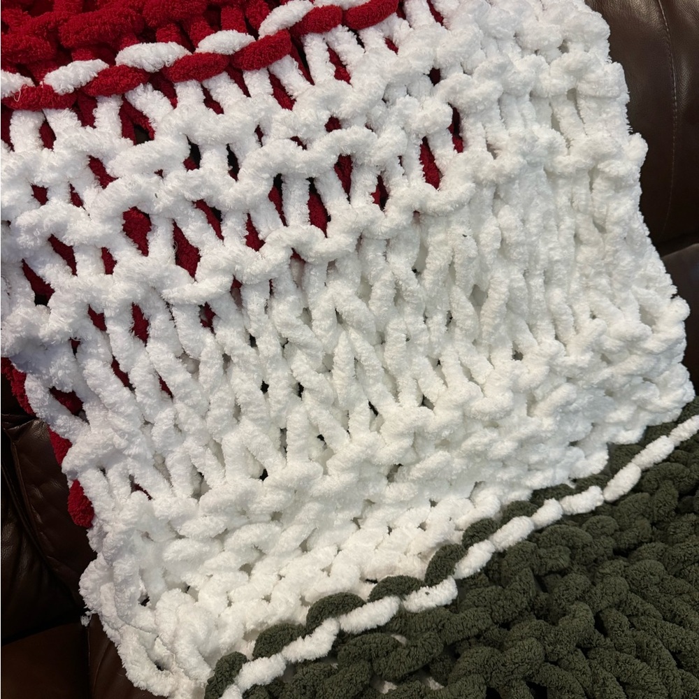 Hand Crafted Chunky Knit Blanket - Picture 4 of 10